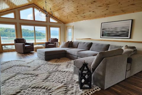4BR Lake House, Private Dock & Hot Tub, Sleeps 10