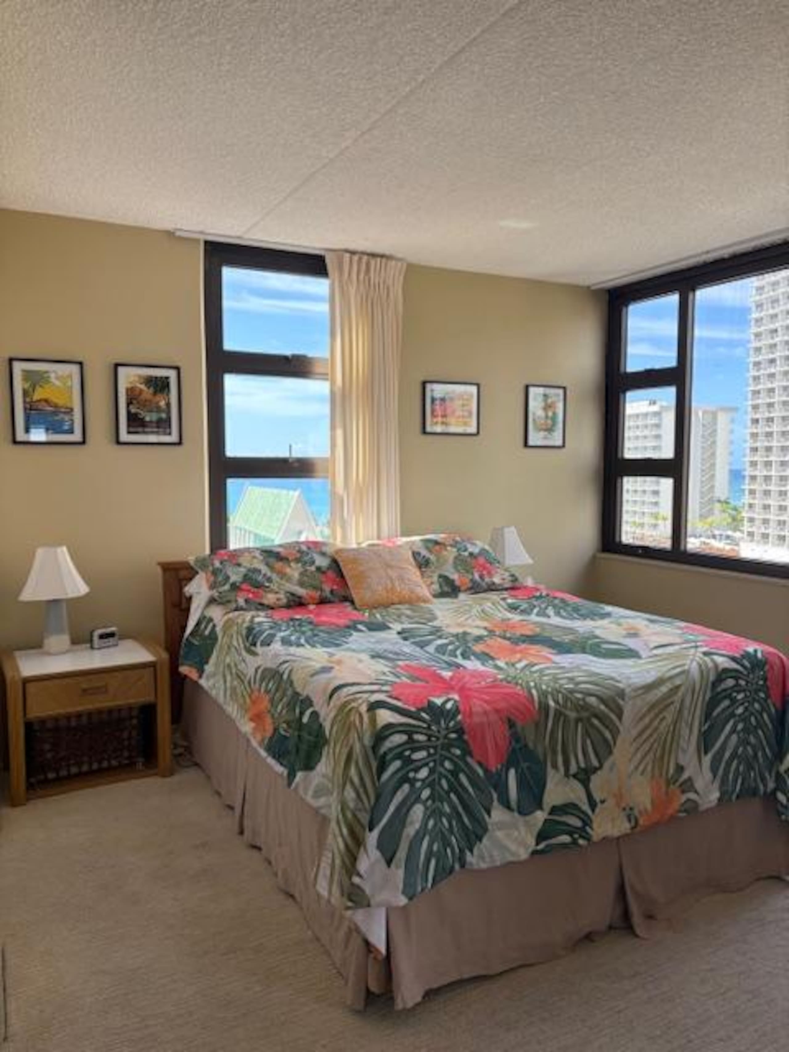 Condo in Honolulu · ★4.96 · 1 bedroom · 2 beds · 1 private bath - Image 2
