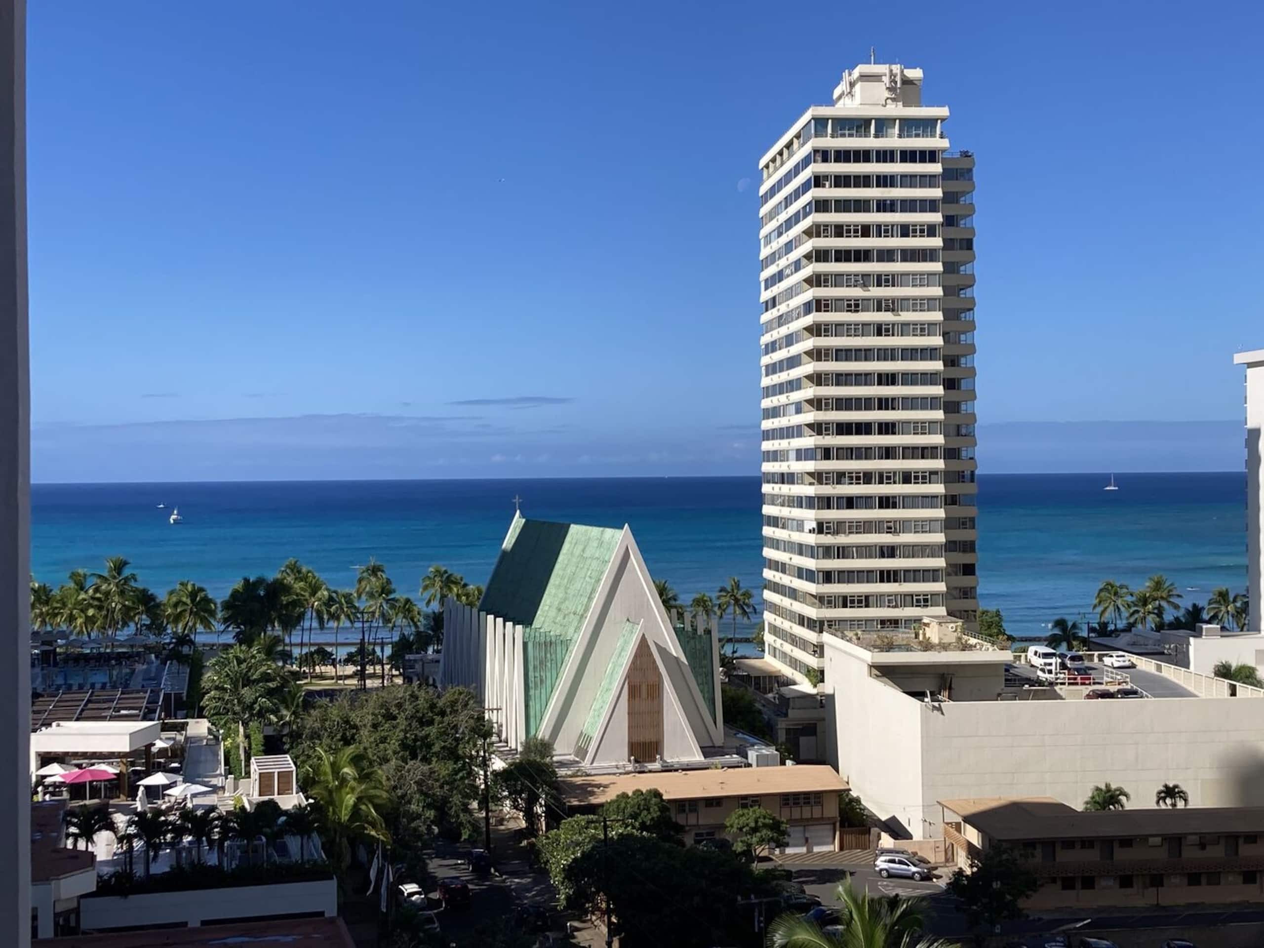 Condo in Honolulu · ★4.96 · 1 bedroom · 2 beds · 1 private bath - Image 14