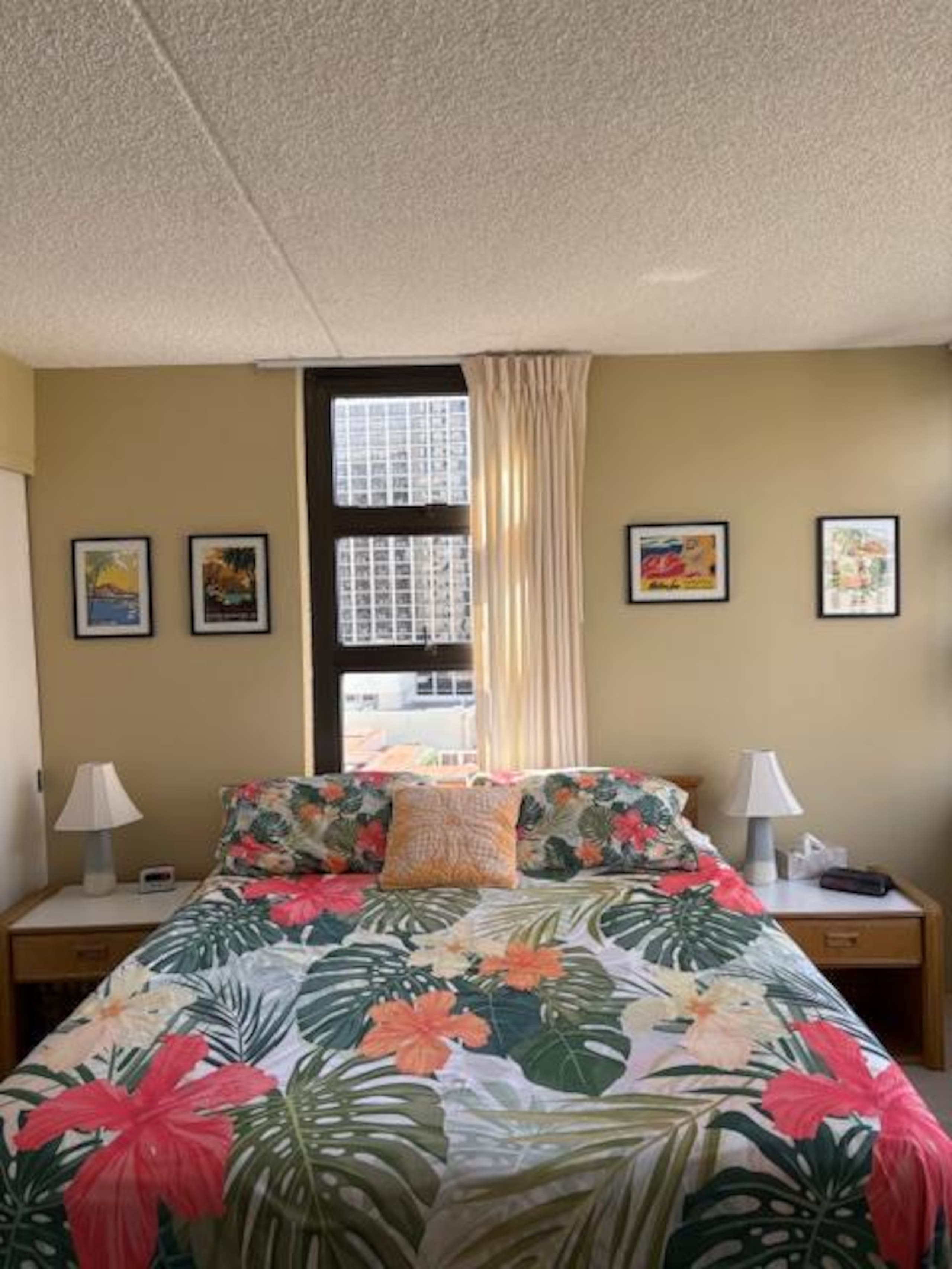 Condo in Honolulu · ★4.96 · 1 bedroom · 2 beds · 1 private bath - Image 3