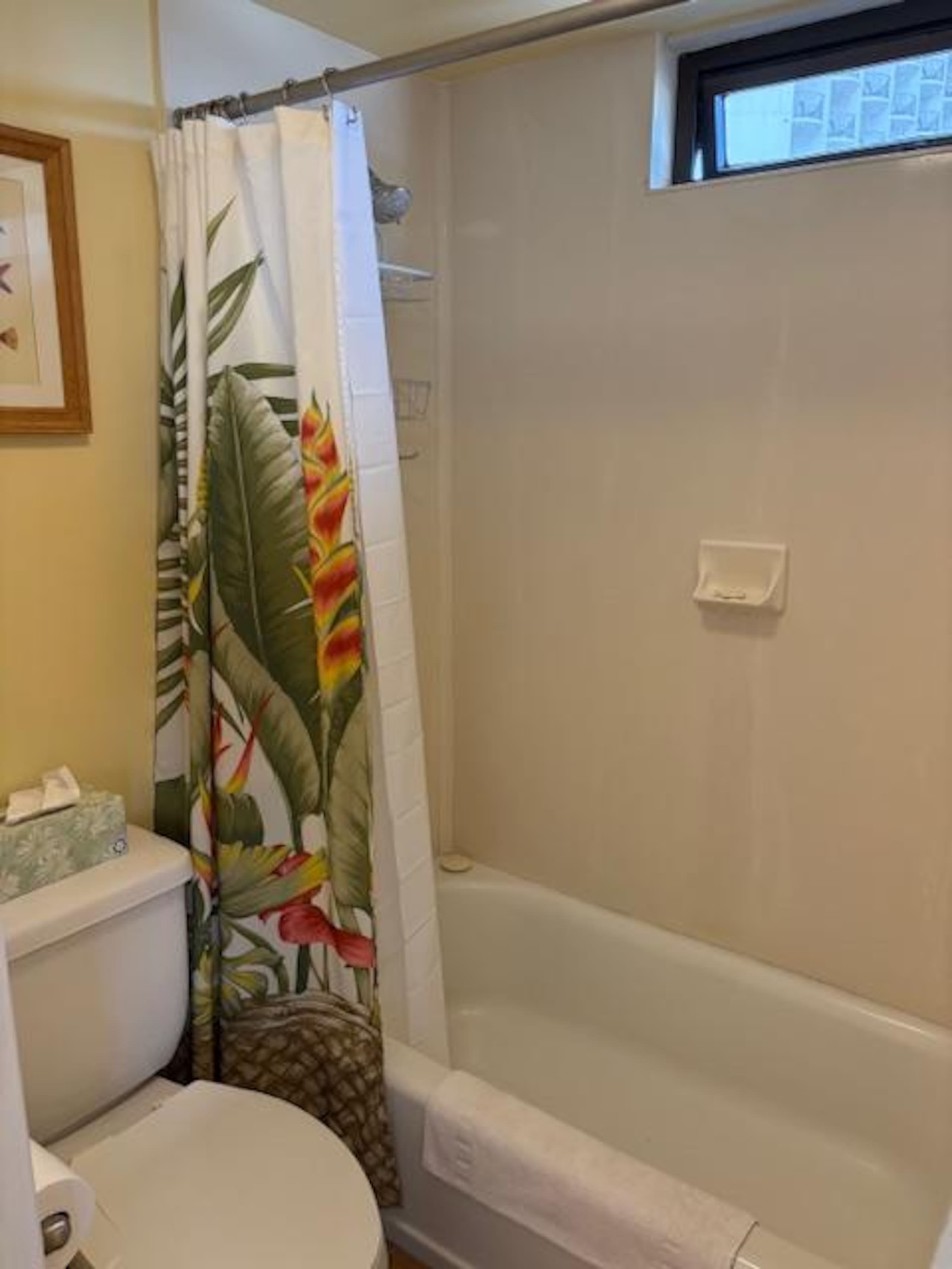 Condo in Honolulu · ★4.96 · 1 bedroom · 2 beds · 1 private bath - Image 9