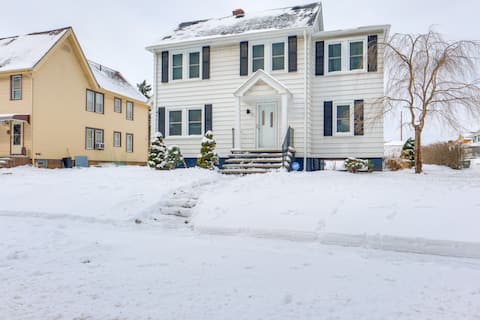 11 Mi to Dtwn Cleveland: Family Home w/ Yard