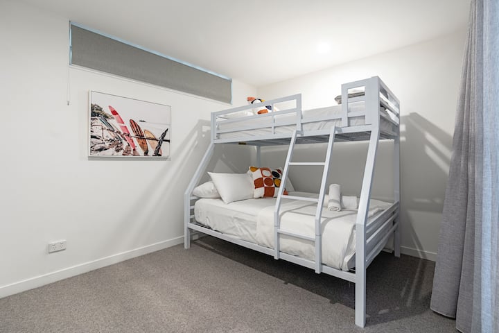 Двуетажна стая