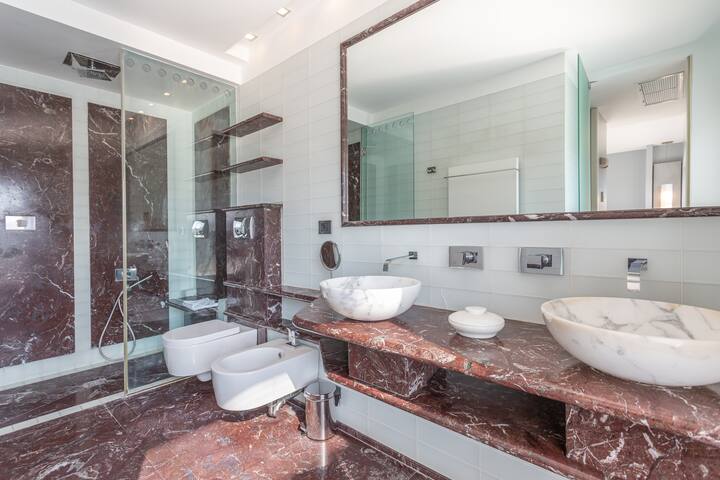 Vatican Exclusive Penthouse w Terrace and Parking gallery image 4