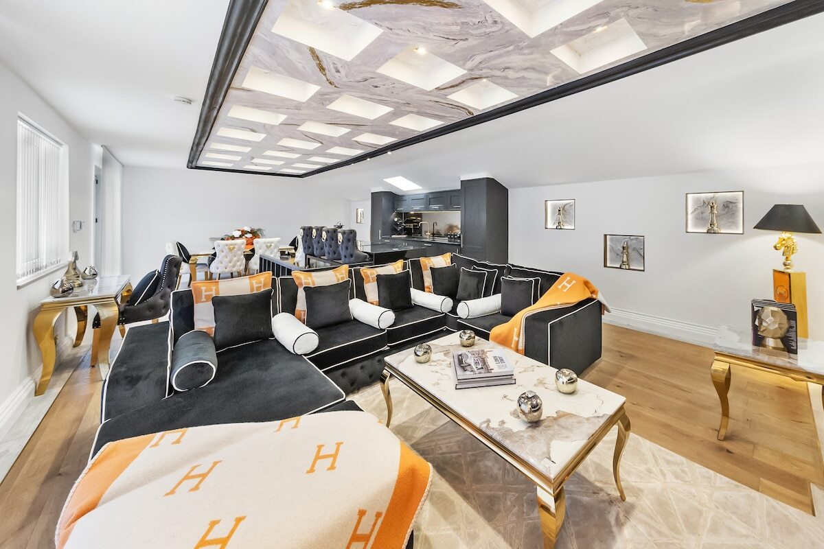 Interiores de lujo diseñados para la comodidad y la conexión