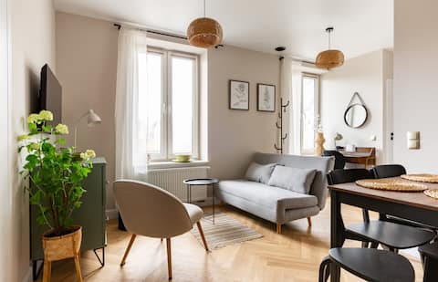 Popular Airbnb listing: Nowy Port Deluxe Apartment in Nowy Port