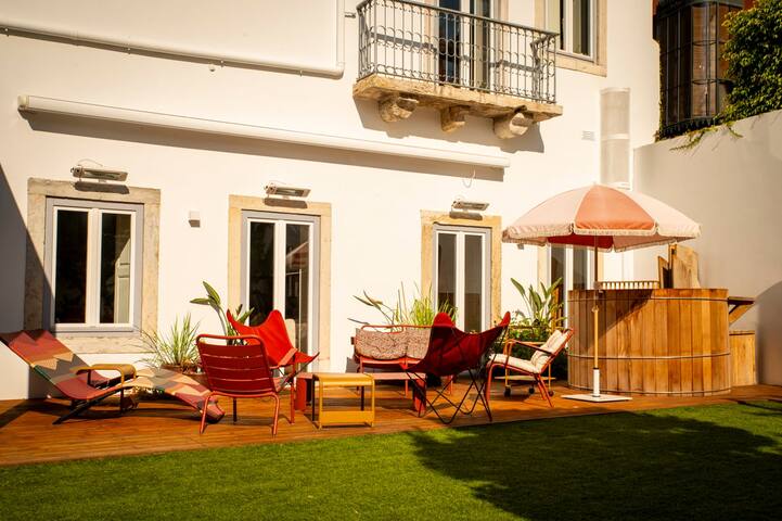 4BR Garden Jacuzzi Football & Basket Field gallery image 2