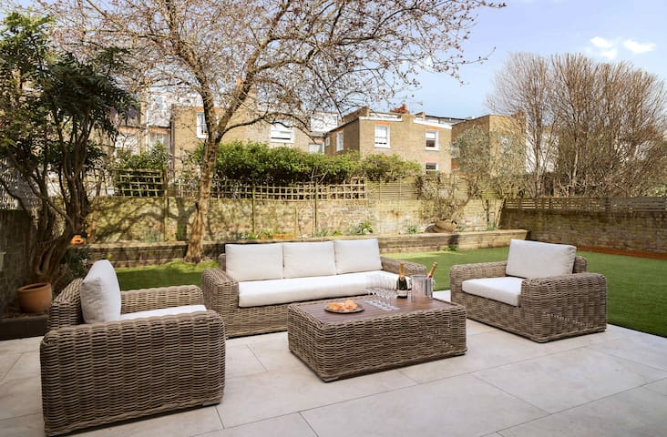 Luxury 5-Bedroom, Central London Town House gallery image 5