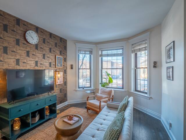 Wrigleyville 3BD Condo 1st floor gallery image 5