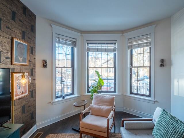 Wrigleyville 3BD Condo 1st floor gallery image 4