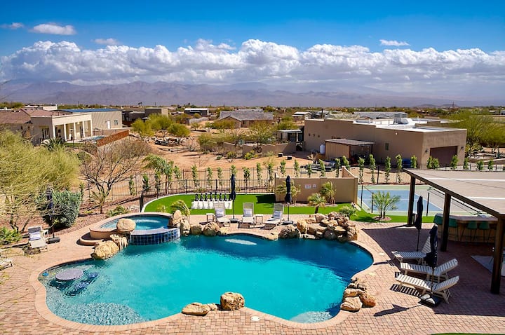 Scottsdale Estate with Rooftop, Pool & Pickleball - Houses for