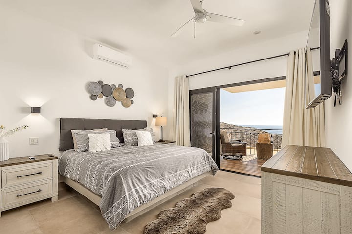 Dulces sueños en este espacioso dormitorio.