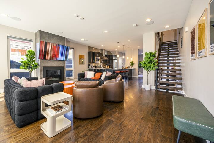 Group Luxury: Heated Pool, Rooftop Spa, Fire Pits gallery image 3