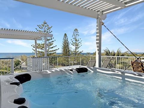 Beachfront Apt w rooftop spa at Marcoola Beach