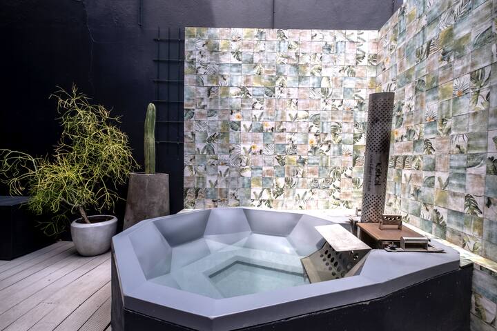 Two-Bedroom Apartment with Hot Tub in De Waterkant gallery image 3