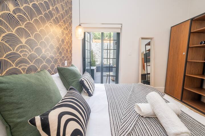 Two-Bedroom Apartment with Hot Tub in De Waterkant gallery image 2