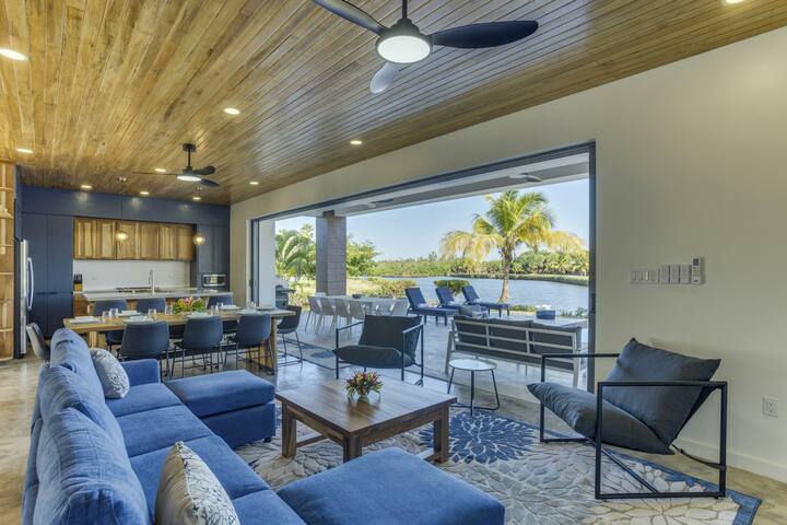 4-BR villa with infinity pool, waterfall & lagoon gallery image 3