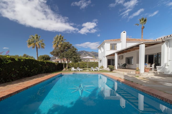 Casa Azul Sereno Con Piscina Y Jardín - Espanha