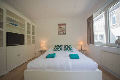Top performing Airbnb: Amsterdam Beach 3 Room for 2 in Kostverloren E.O.