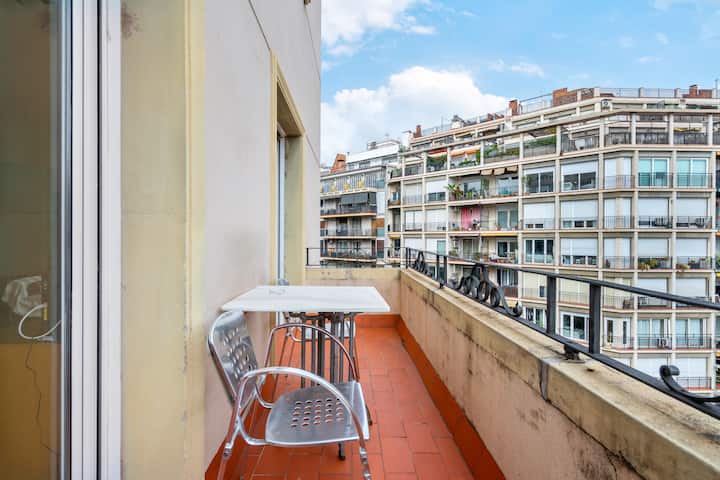 Family Apartment in Barcelona Downtown
