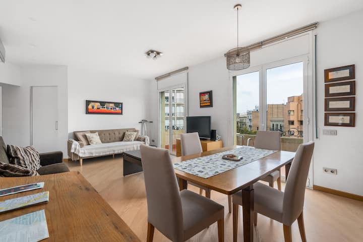 Family Apartment in Barcelona Downtown