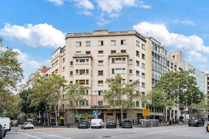 Family Apartment in Barcelona Downtown