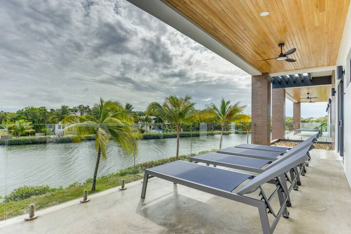 8-BR villa with private pool, rooftop deck & kayak gallery image 5
