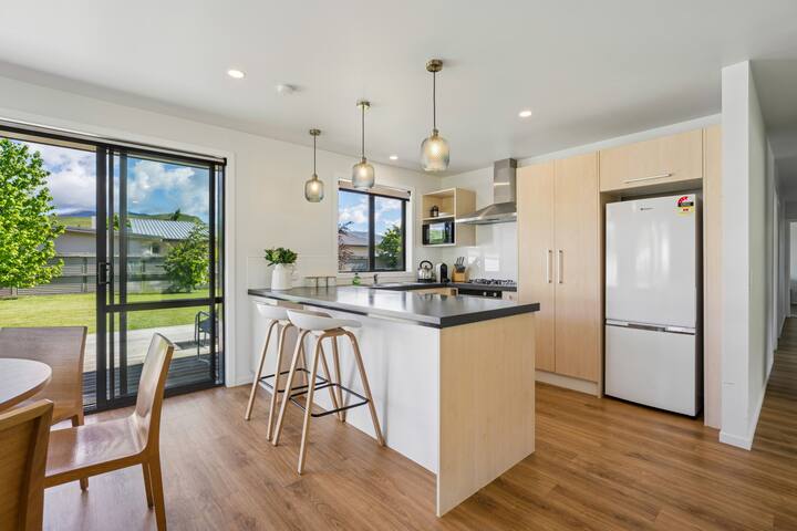 Zoran Queenstown Limited managed Airbnb listing 1
