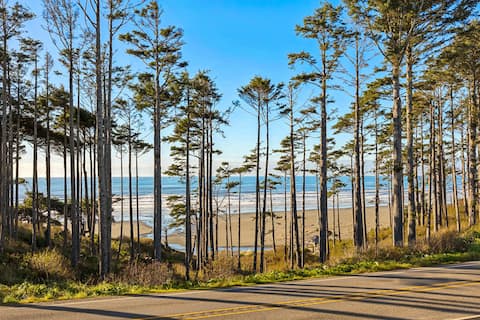 *NEW* The Hermit: Private Hot Tub, Dog Friendly!