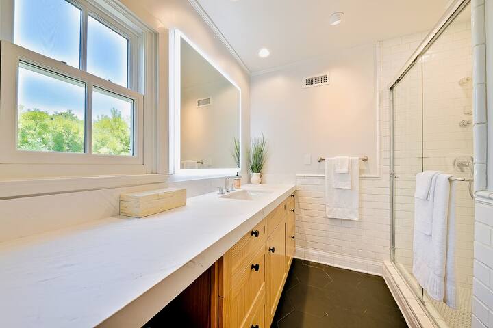 La Jolla Shores Perfection | Hot Tub, Yard, AC gallery image 5