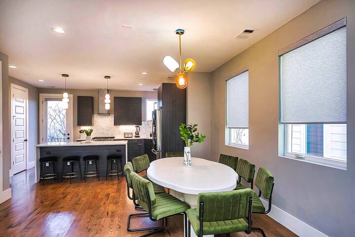 Perfect for Large Groups: 2 Homes with City Views gallery image 5