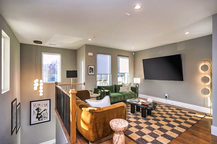 Perfect for Large Groups: 2 Homes with City Views gallery image 4