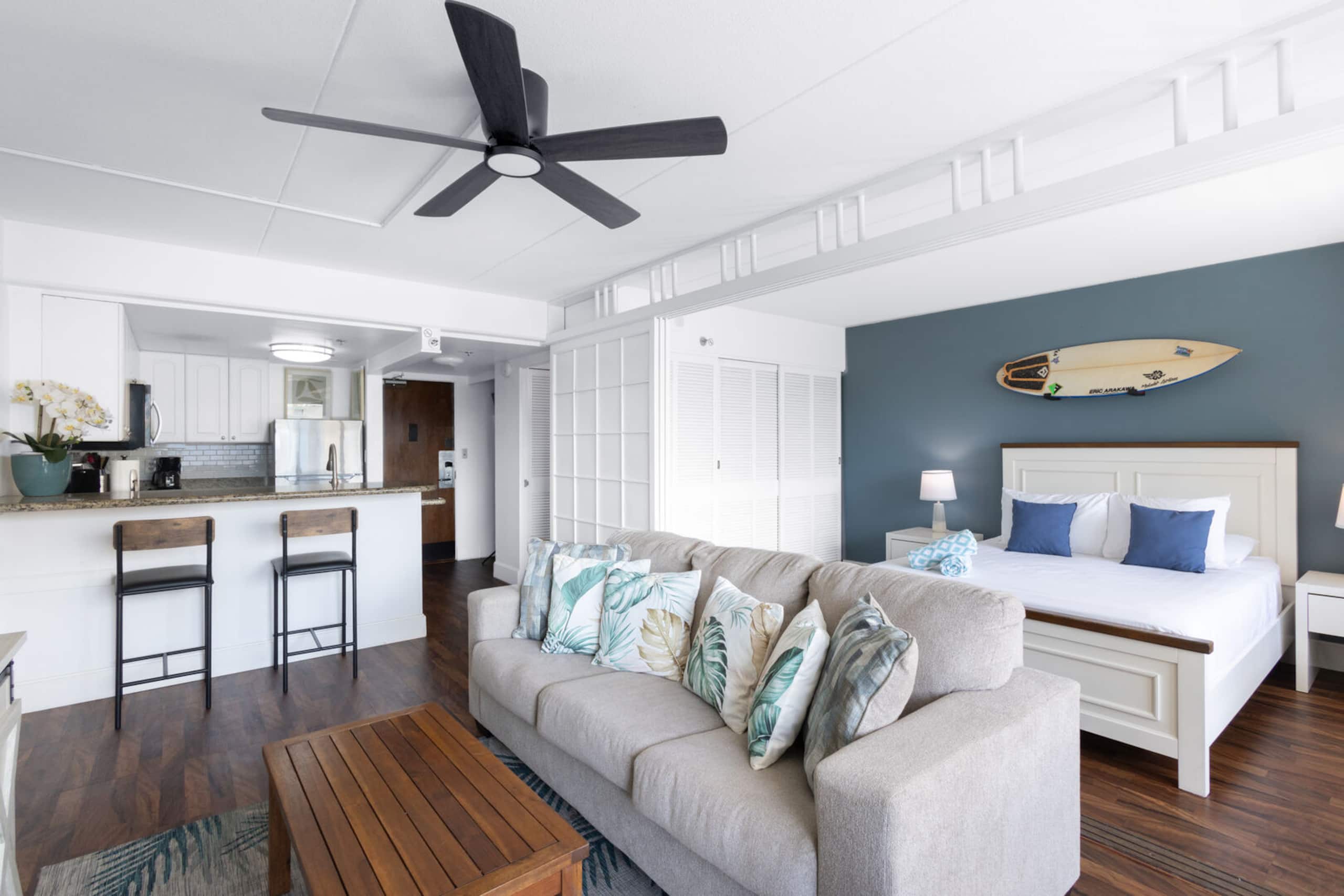 Condo in Honolulu · ★5.0 · 1 bedroom · 3 beds · 1 private bath - Image 2