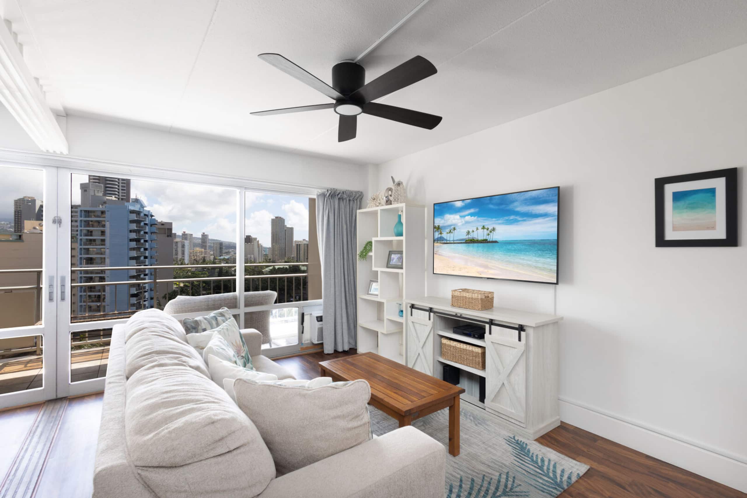 Condo in Honolulu · ★5.0 · 1 bedroom · 3 beds · 1 private bath - Image 3