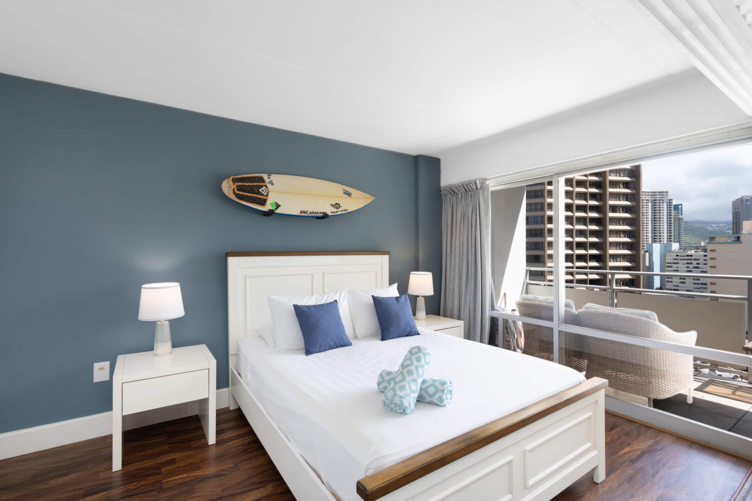Condo in Honolulu · ★5.0 · 1 bedroom · 3 beds · 1 private bath - Image 4