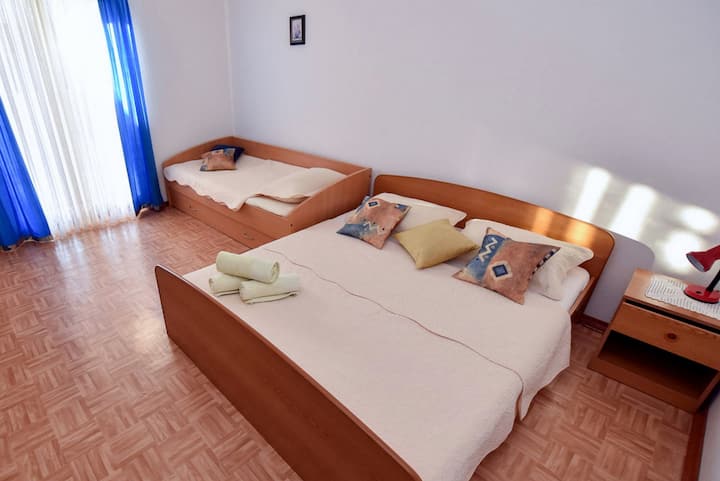 Bedroom 2, Surface: 14 m²
