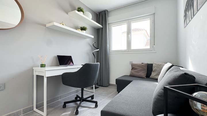 ONE7 Suite office with sofa bed