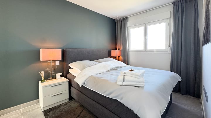 ONE7 Suite master bedroom