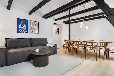 City-Center Penthouse w Private Balcony
