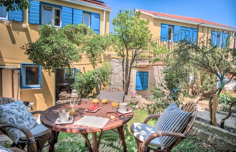 Eco Aparthotel The Dreamers' Club - Garden for 4