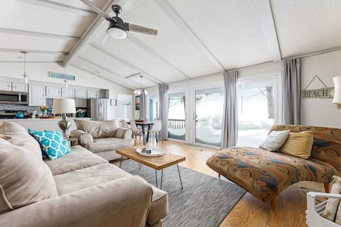 Lakeshore Lux - La Casa | Beach | Fireplace | AC