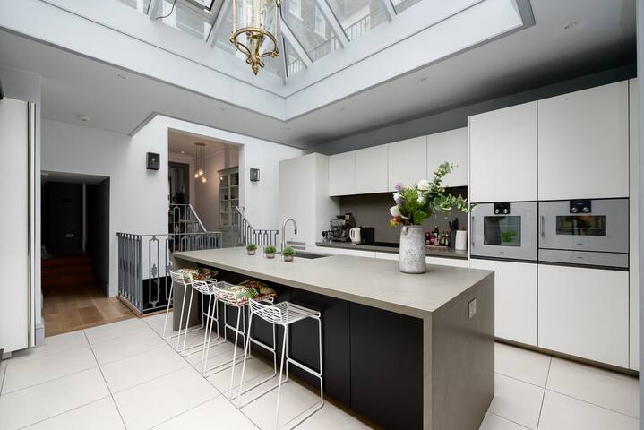 GuestReady – Elegant 5BR Home in Belgravia gallery image 3