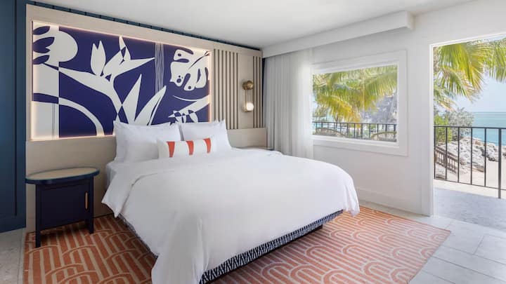 Ocean View Guest Room, 1 King, Balcony - Islamorada, FL