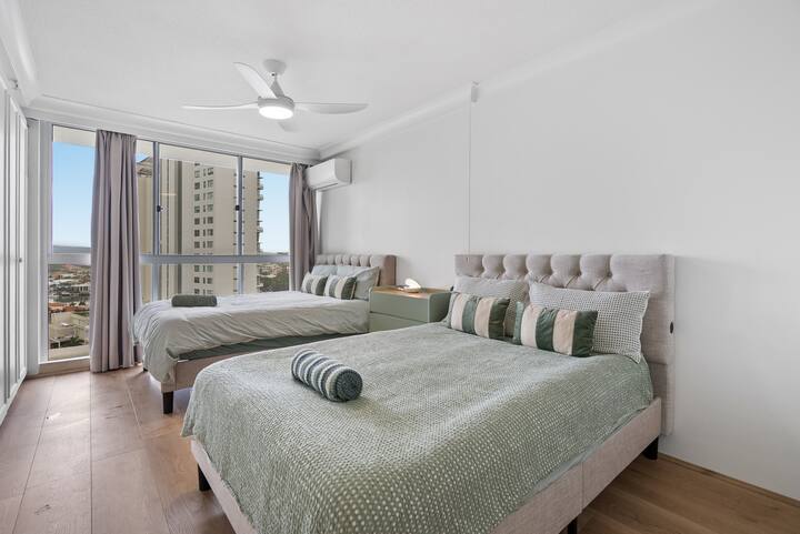Apartamento en Surfers Paradise con segundo dormitorio con vistas al río y a la montaña