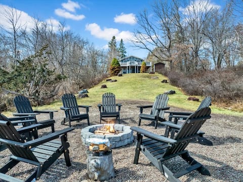 Lakefront Spring Getaway w/ HotTub+Games+FirePit