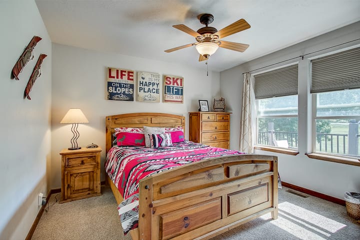 Spálňa 2 má manželskú posteľ.