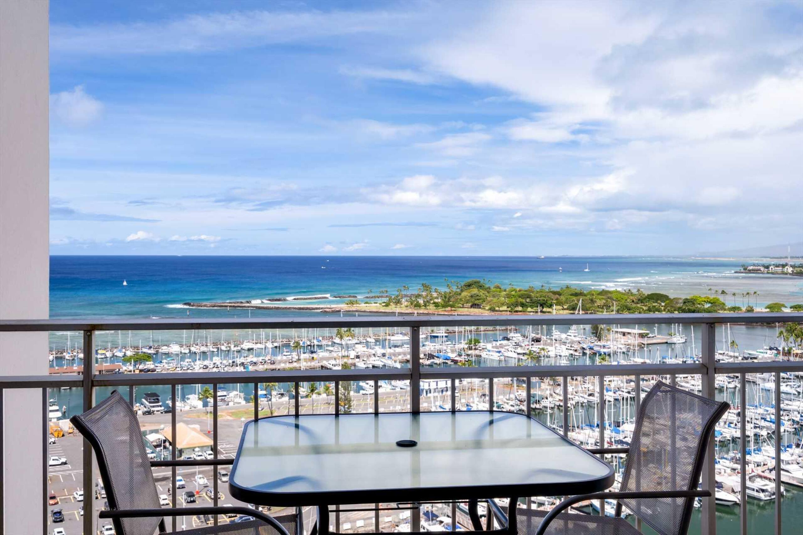 Condo in Honolulu · ★4.75 · 1 bedroom · 3 beds · 1 private bath - Image 25