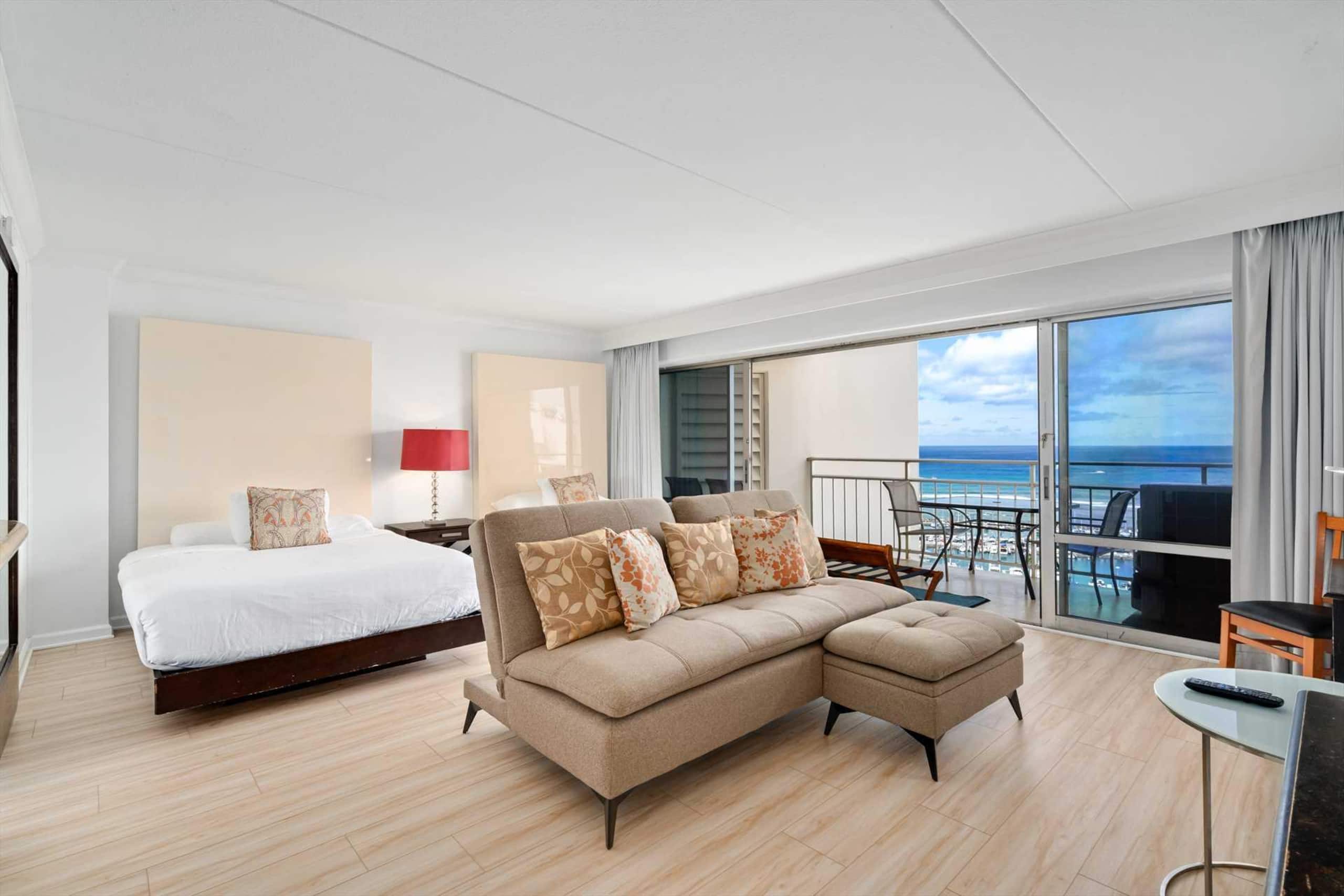 Condo in Honolulu · ★4.75 · 1 bedroom · 3 beds · 1 private bath - Image 4