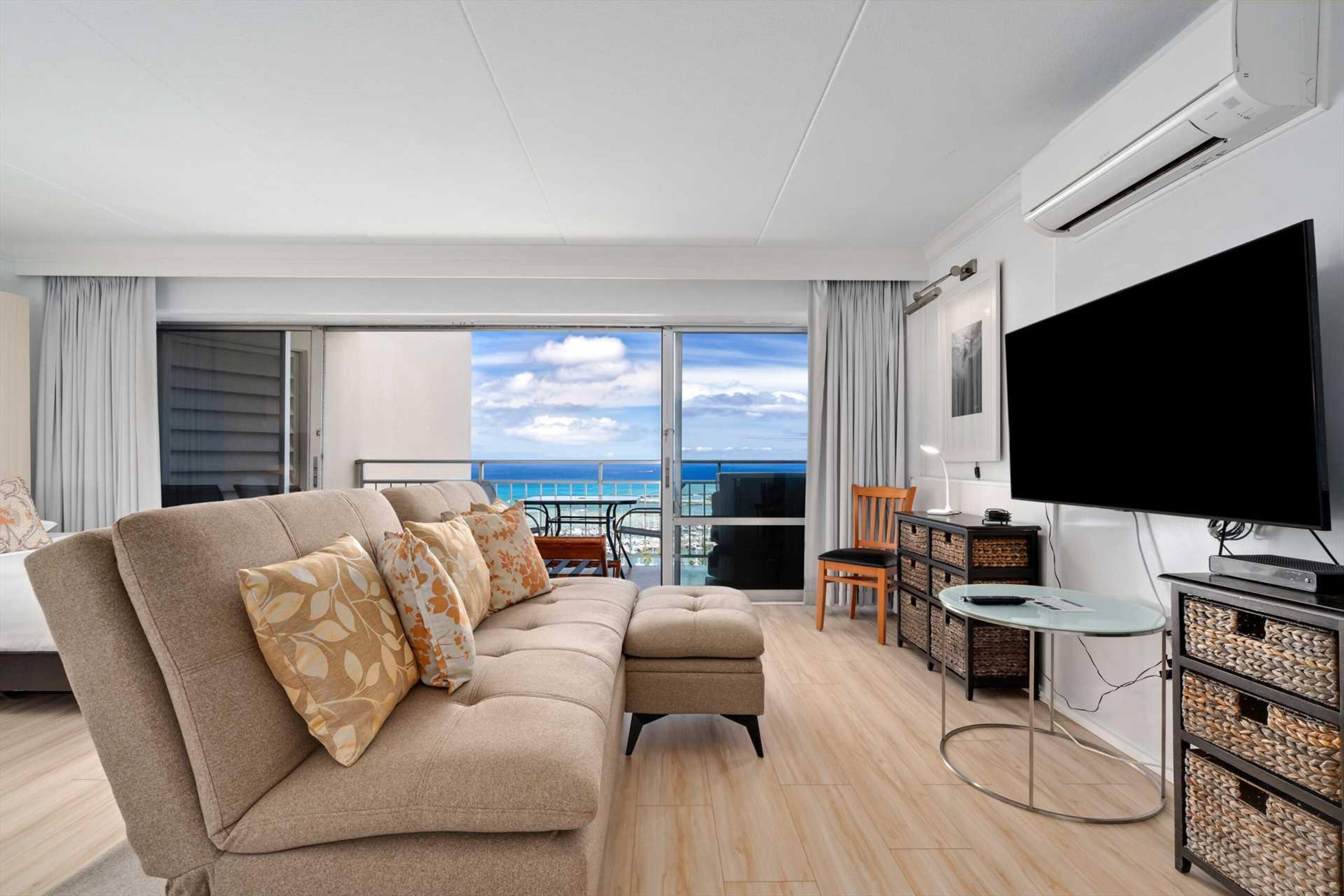 Condo in Honolulu · ★4.75 · 1 bedroom · 3 beds · 1 private bath - Image 6