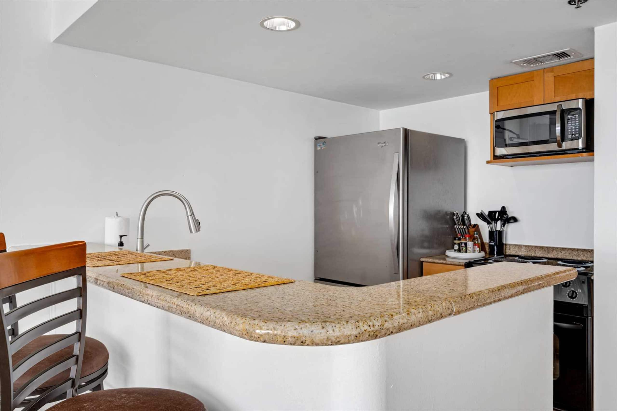Condo in Honolulu · ★4.75 · 1 bedroom · 3 beds · 1 private bath - Image 41